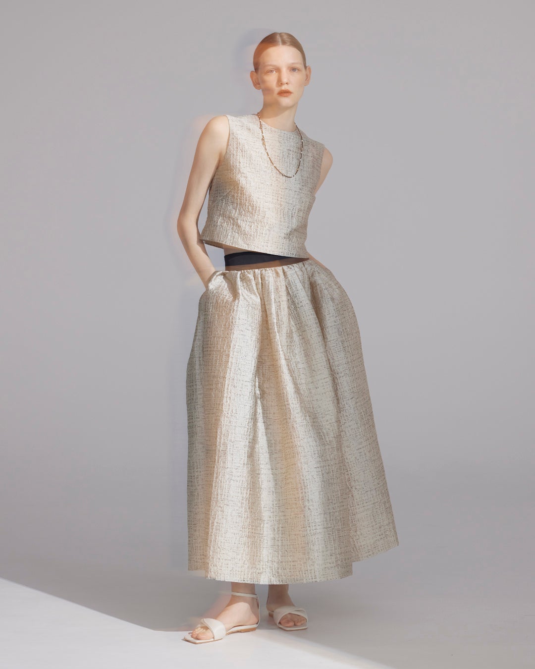 トップス　¥53,900・スカート　¥86,900（すべて税込）