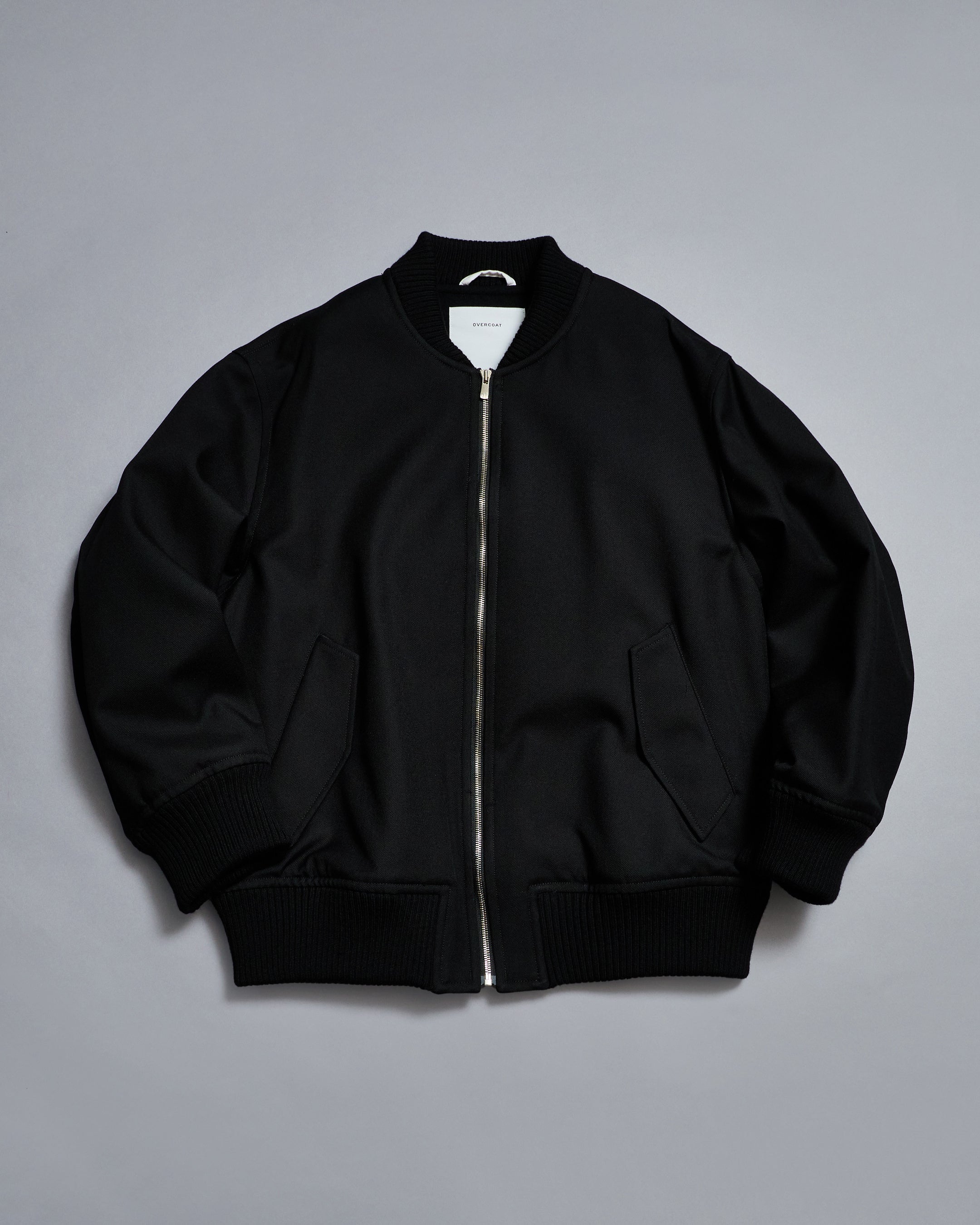 バーニーズ ニューヨーク銀座本店にて10周年を迎える＜OVERCOAT＞の