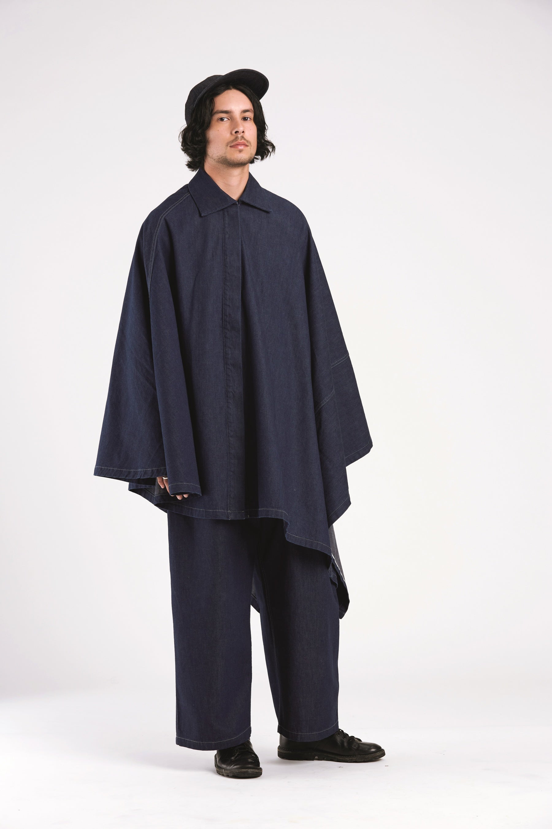 ■ケープ￥46,200（税込）サイズ： M- L（1サイズ）、パンツ￥35,200（税込）サイズ： M・L・XL  