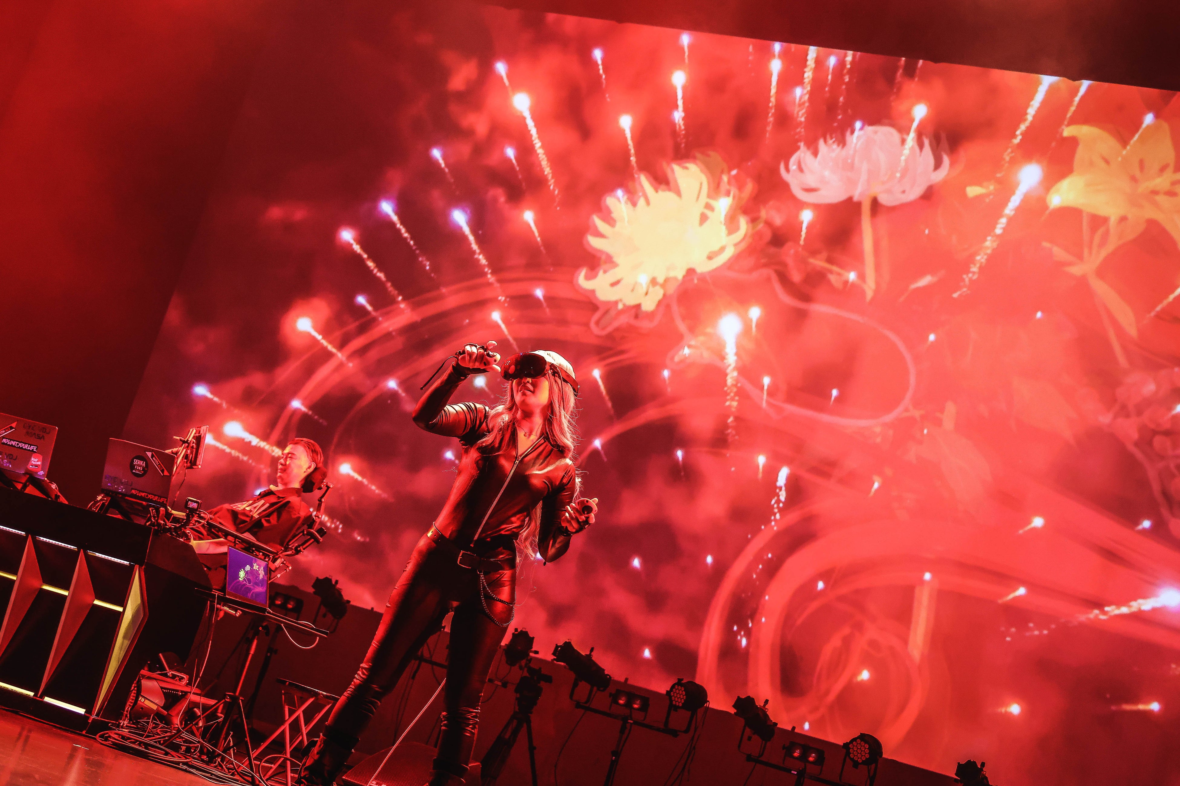 『MOVE FES.2023 Supported by AIRU』にて コラボVRアートをステージで披露