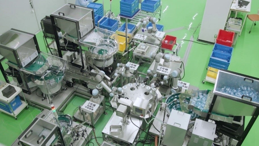 マンダム　福崎工場の試供品ボトル詰め工程