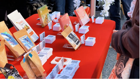 米国版「こな納豆（sonomono natto powder）」が展示されています。