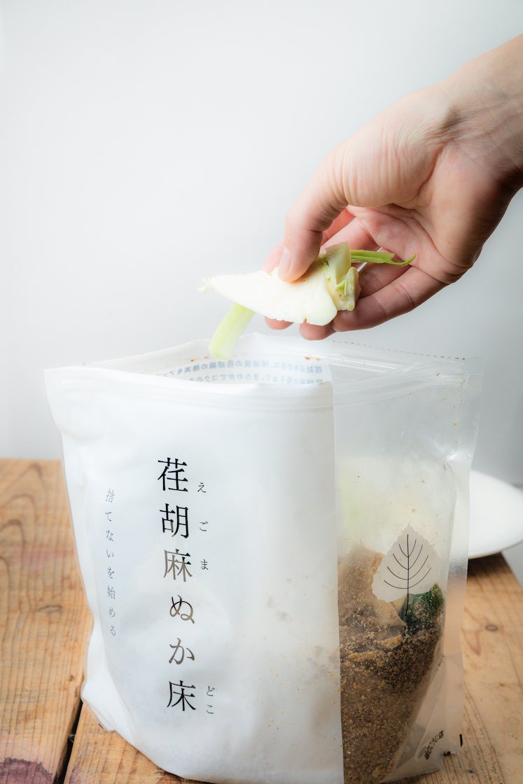 荏胡麻ぬか床にポイ