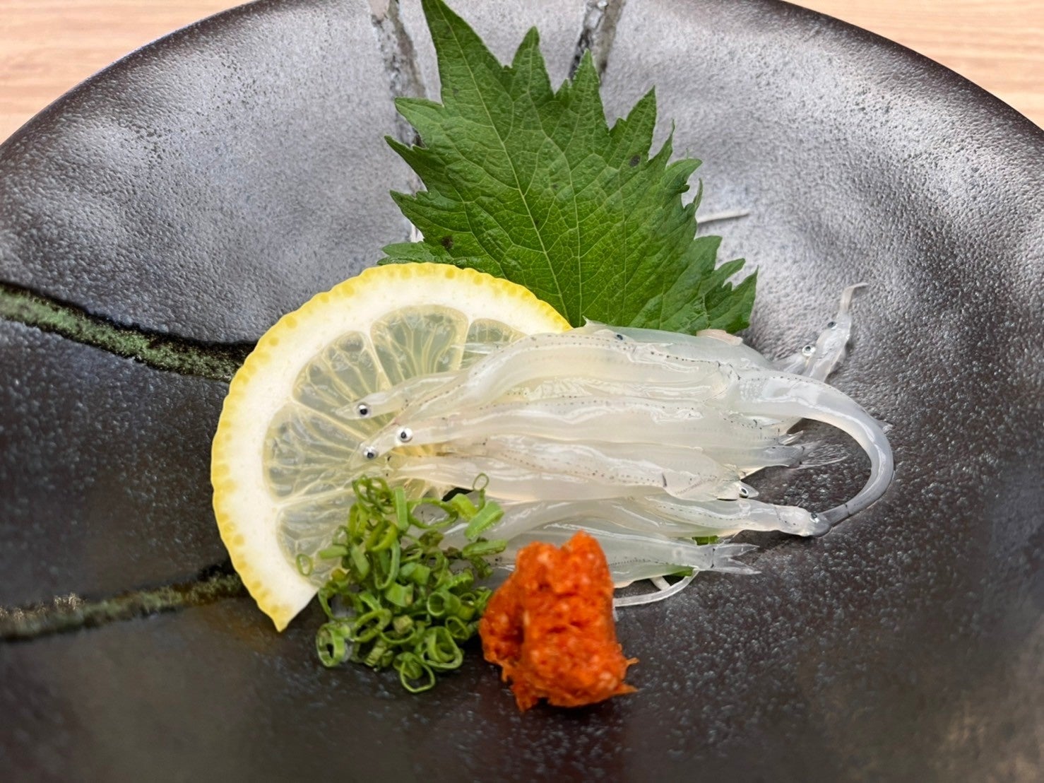 バンコクの寿司店にて調理された浪江産シラウオ