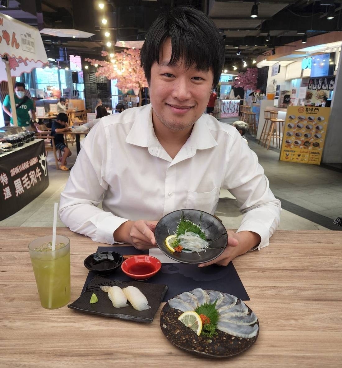 バンコクの寿司店にて調理された浪江産シラウオなど