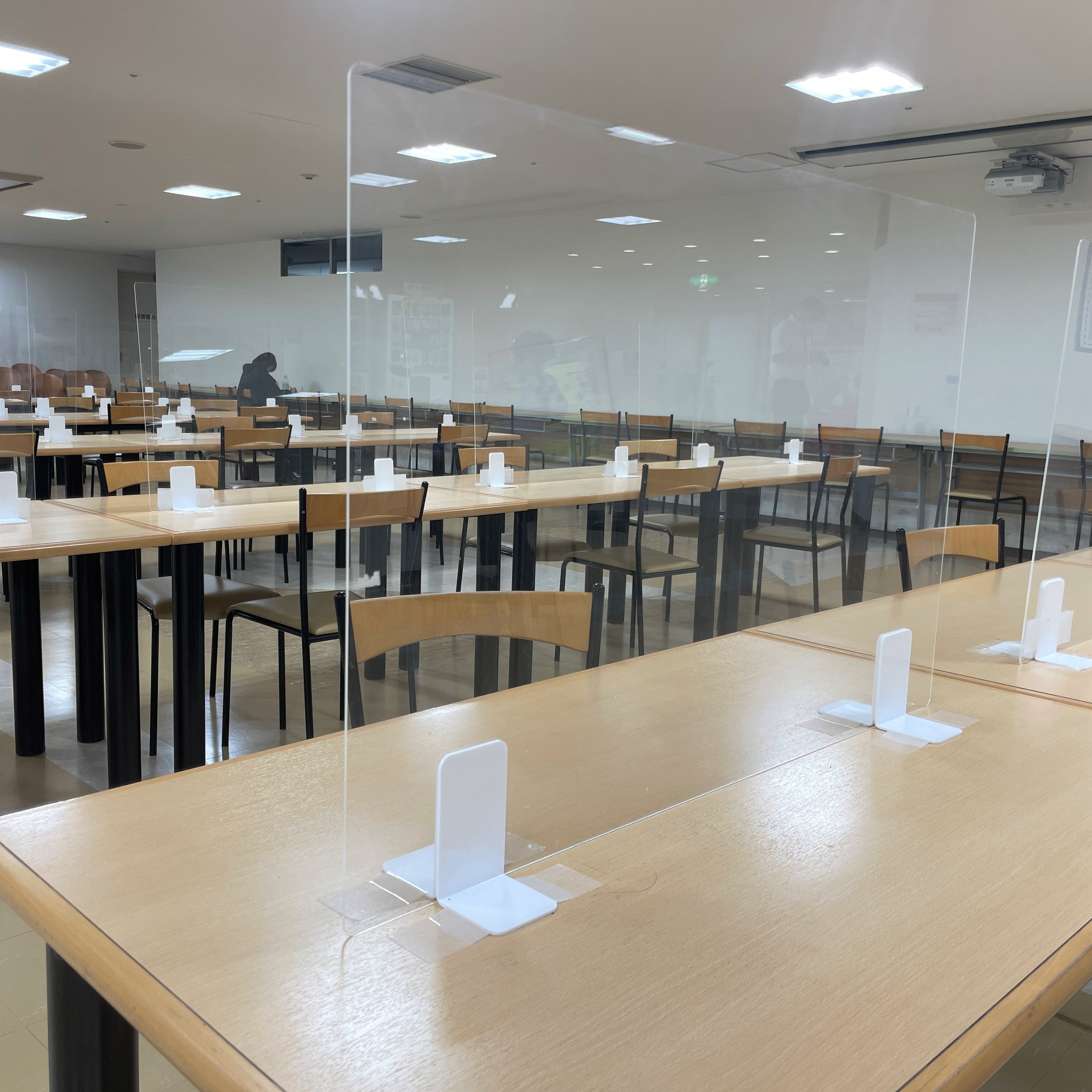 使用中のアクリルパネル