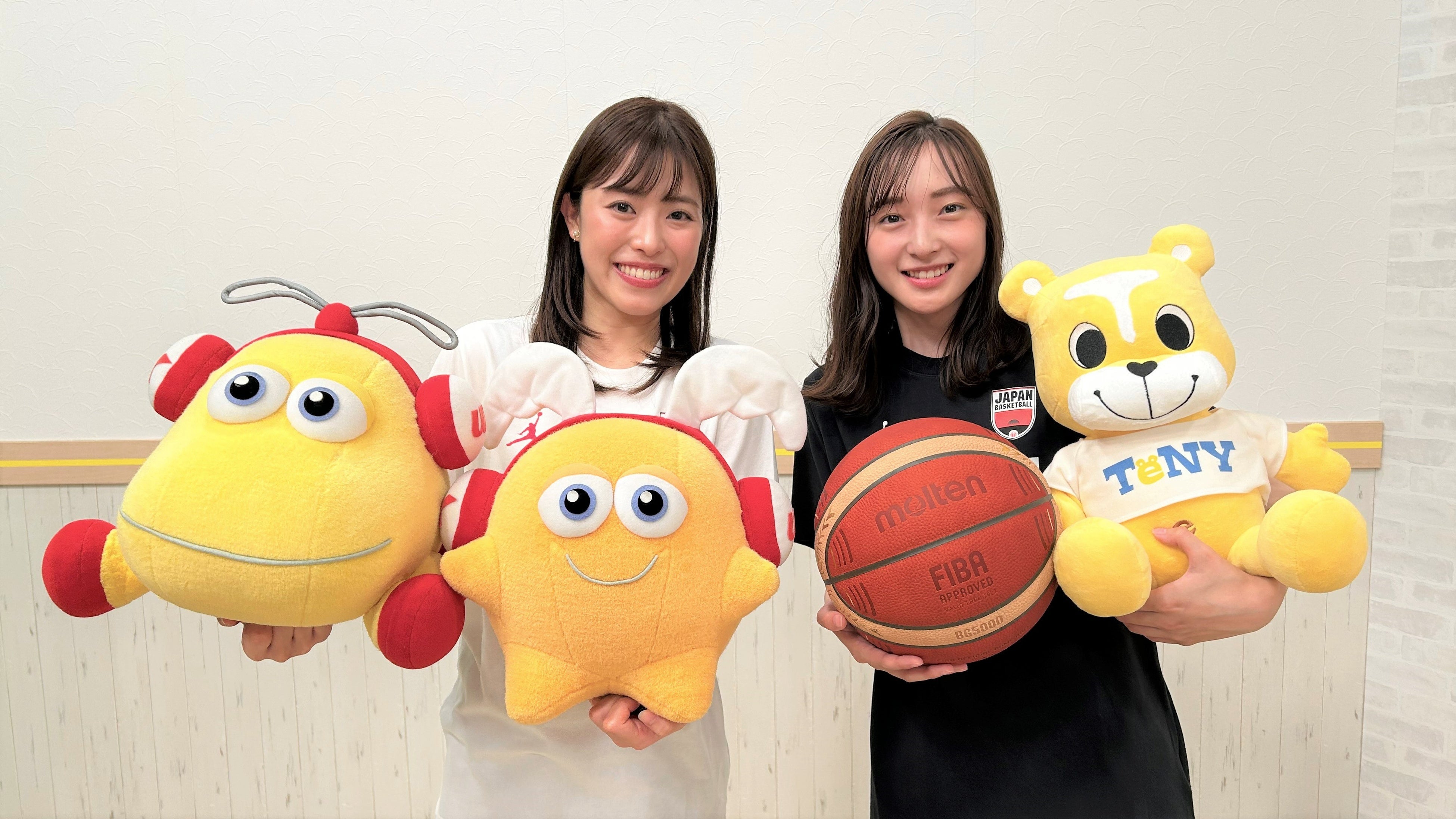 コラボPRに出演するUX富山詠美アナウンサー（左）と、TeNY西辻未侑アナウンサー（右）