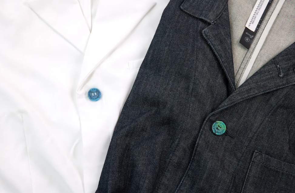 アップサイクル商品のボタン使用例