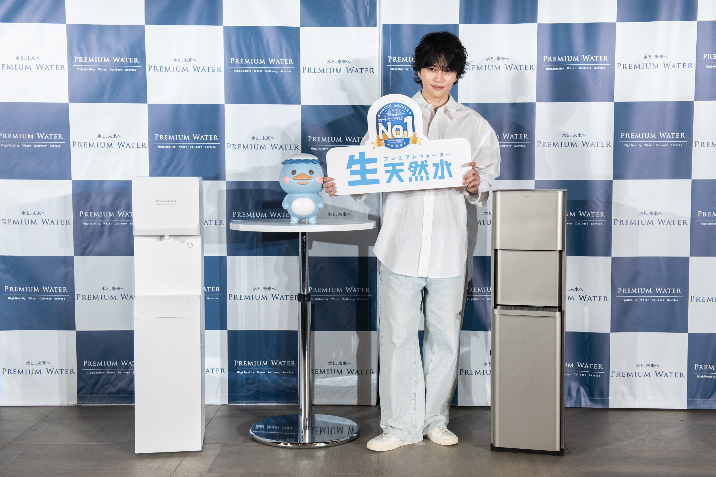 プレミアムウォーターの新ブランディング、「生天然水」新CM発表会を