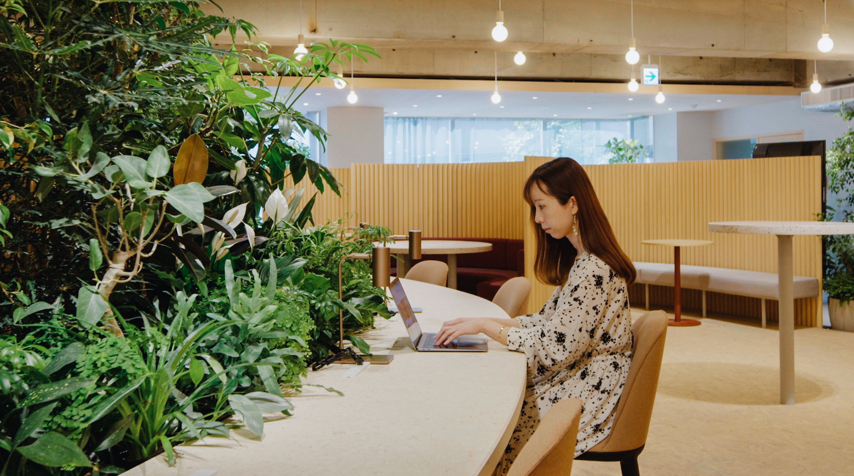 　座席は自由に選べるフリーアドレス制