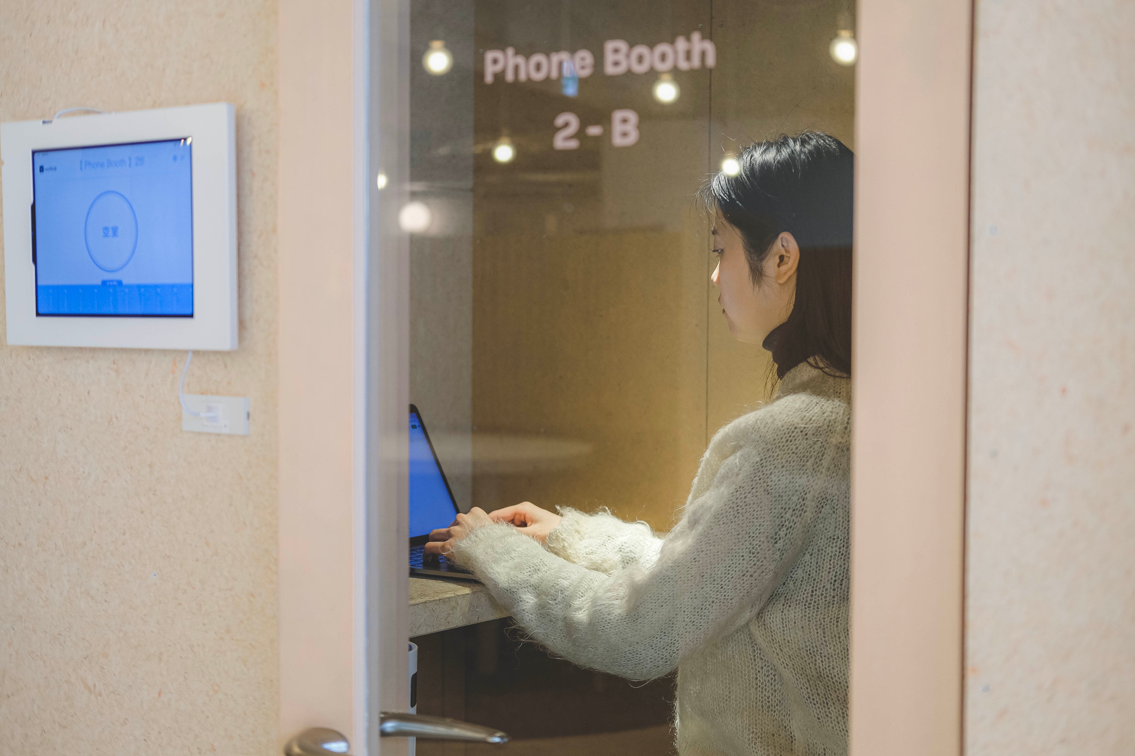 オンライン会議や通話時に人気のフォンブース