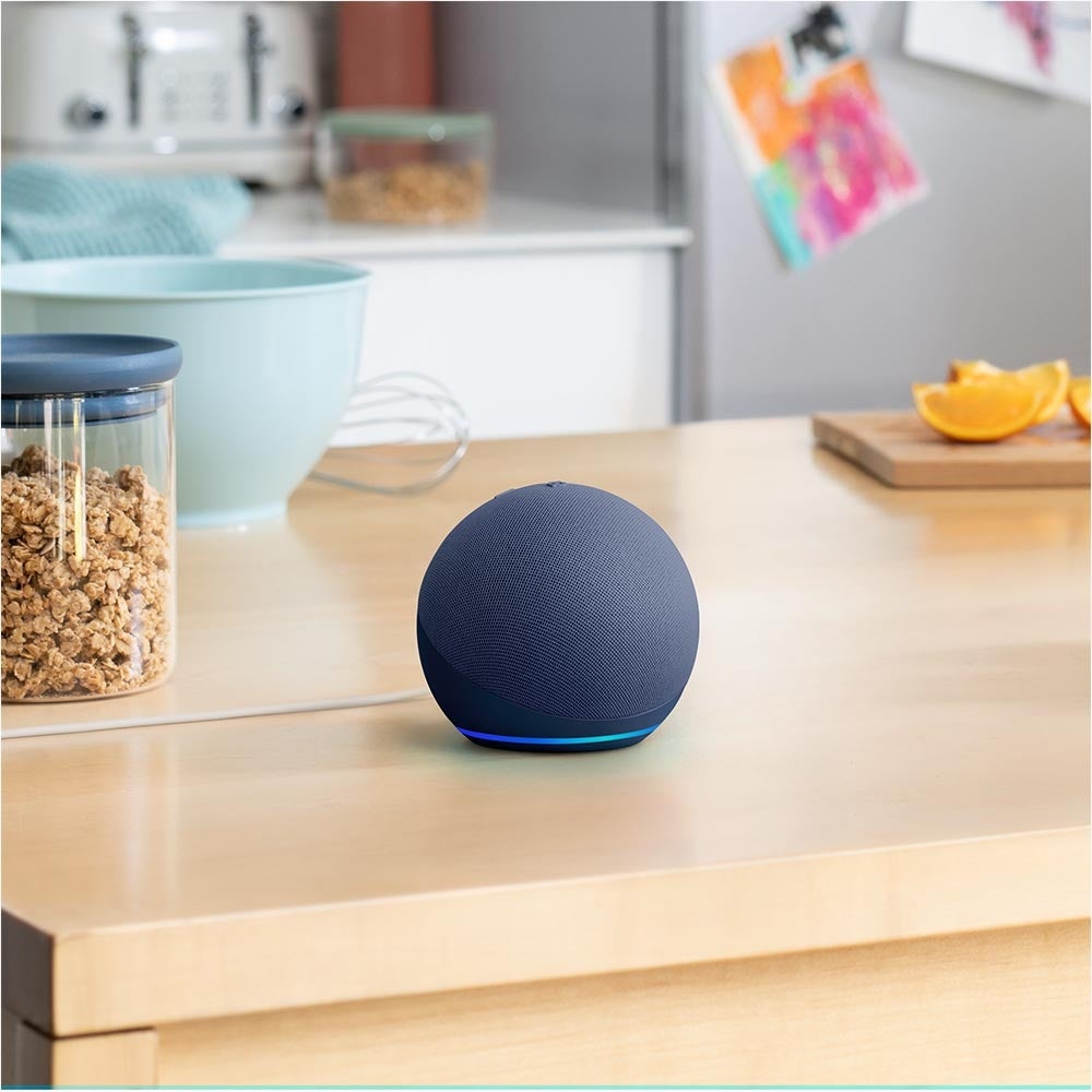 Amazon、新世代「Echo Dot」と「Echo Dot with clock」を日本で