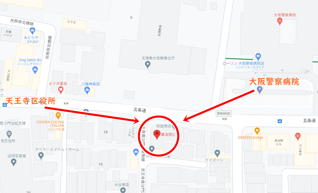 天王寺区役所の通りに位置