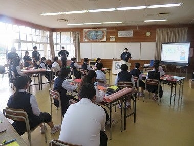 12年連続！震災復興支援として始まった地元産「わかめ販売指導授業」を