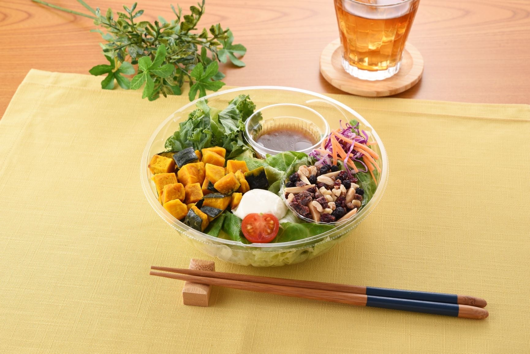 サラダ専門店 サラダカフェ 監修 栗かぼちゃとナッツのサラダ 1月4日 火 発売 栗かぼちゃ を使ったほっこりサラダ 株式会社ファミリーマートのプレスリリース サラダ専門店 サラダカフェ 監修 栗かぼちゃとナッツのサラダ 1月4日 火 発売 栗かぼちゃ を使ったほっこりサラダ 株式会社ファミリーマートのプレスリリース