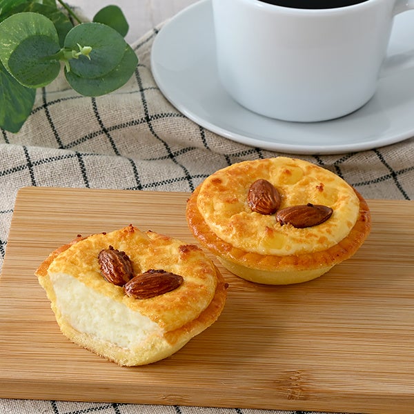 人気スイーツ「焼きチーズタルト」の新作が登場！「バター香る