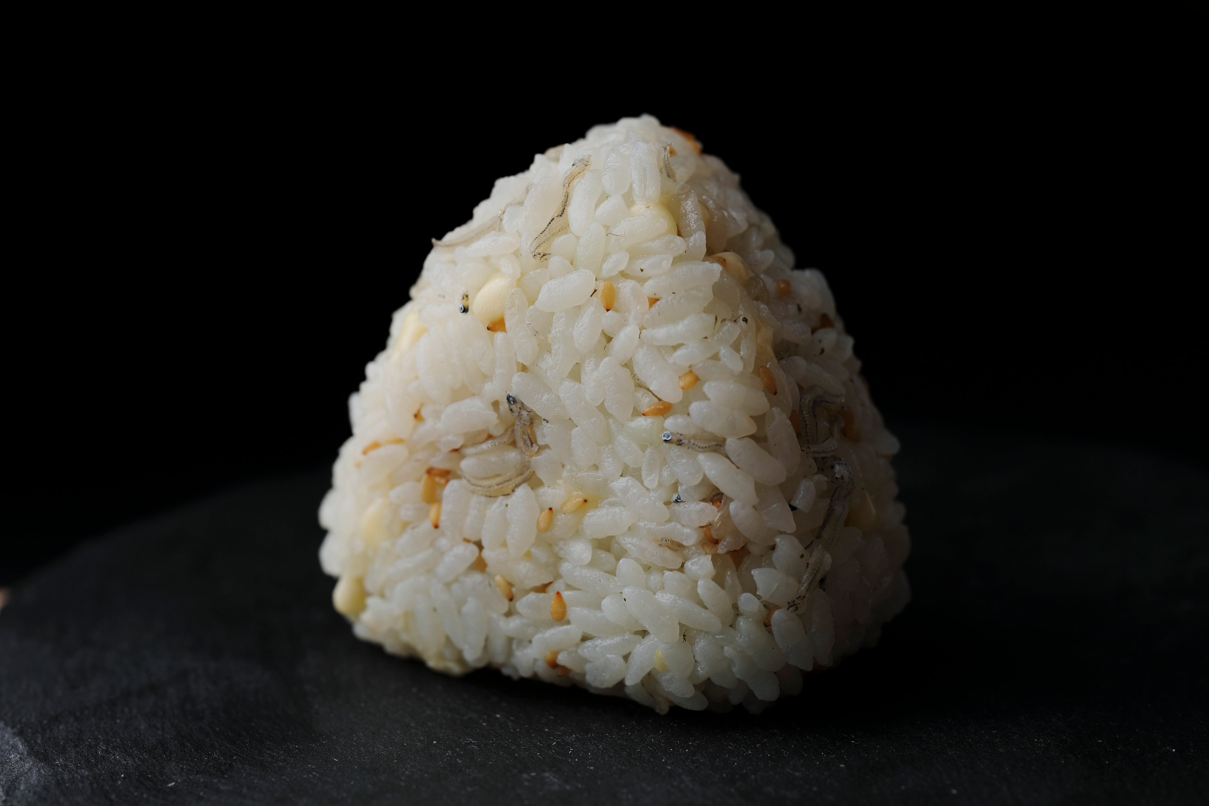 しそ×チーズ×ちりめん　おにぎり写真