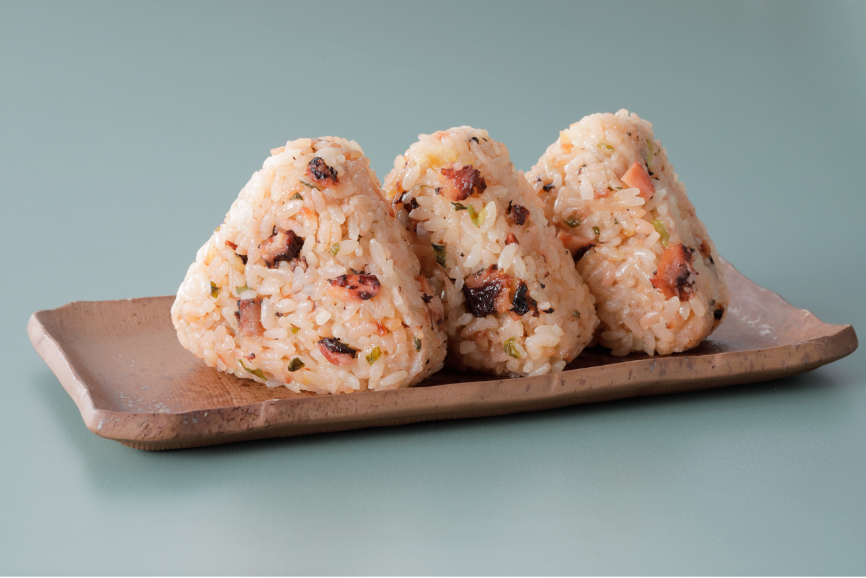 たこ飯おこわおにぎり　商品イメージ