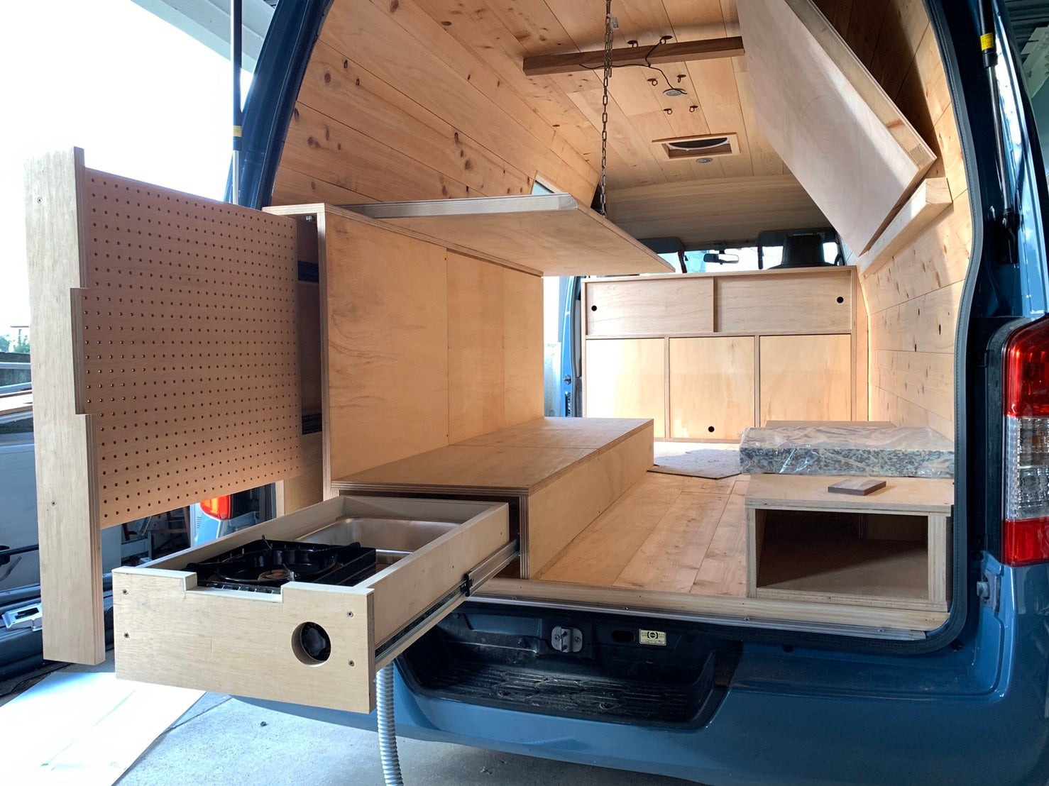 九州で人気のキャンピングカーレンタル「osoto campervan」が