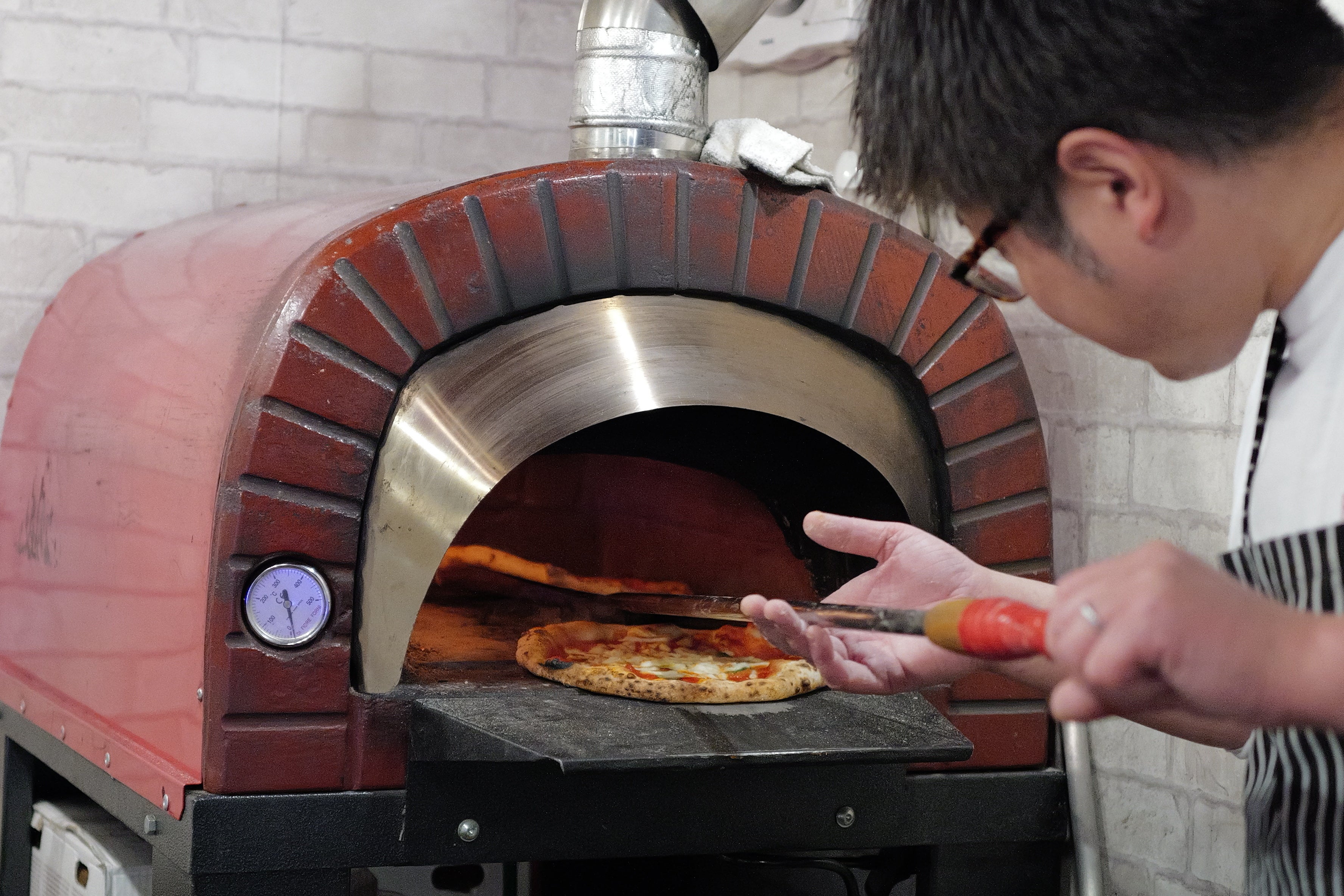 ピザレボのピザを福岡天神で無料配布！キャンプ女子株式会社×ピザレボ×こどもごちめしのトリプルコラボイベント開催