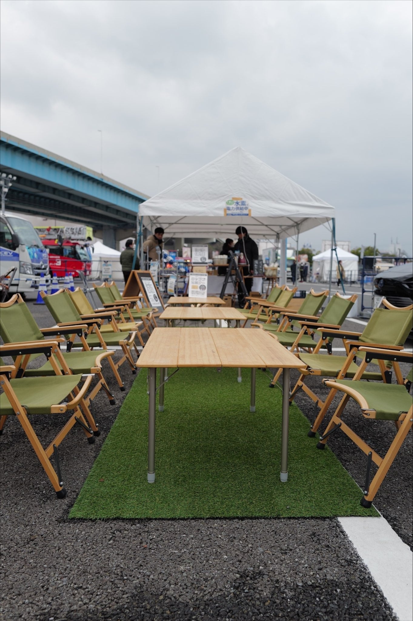 アウトドアスペースでは水素の電力を使ってお湯を沸かし、コーヒーサービスも提供