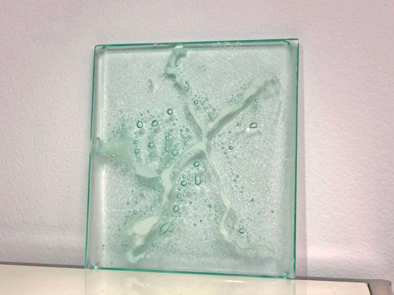 琉球ガラスならではの色彩や気泡を活かしたガラスアート （サンプル）