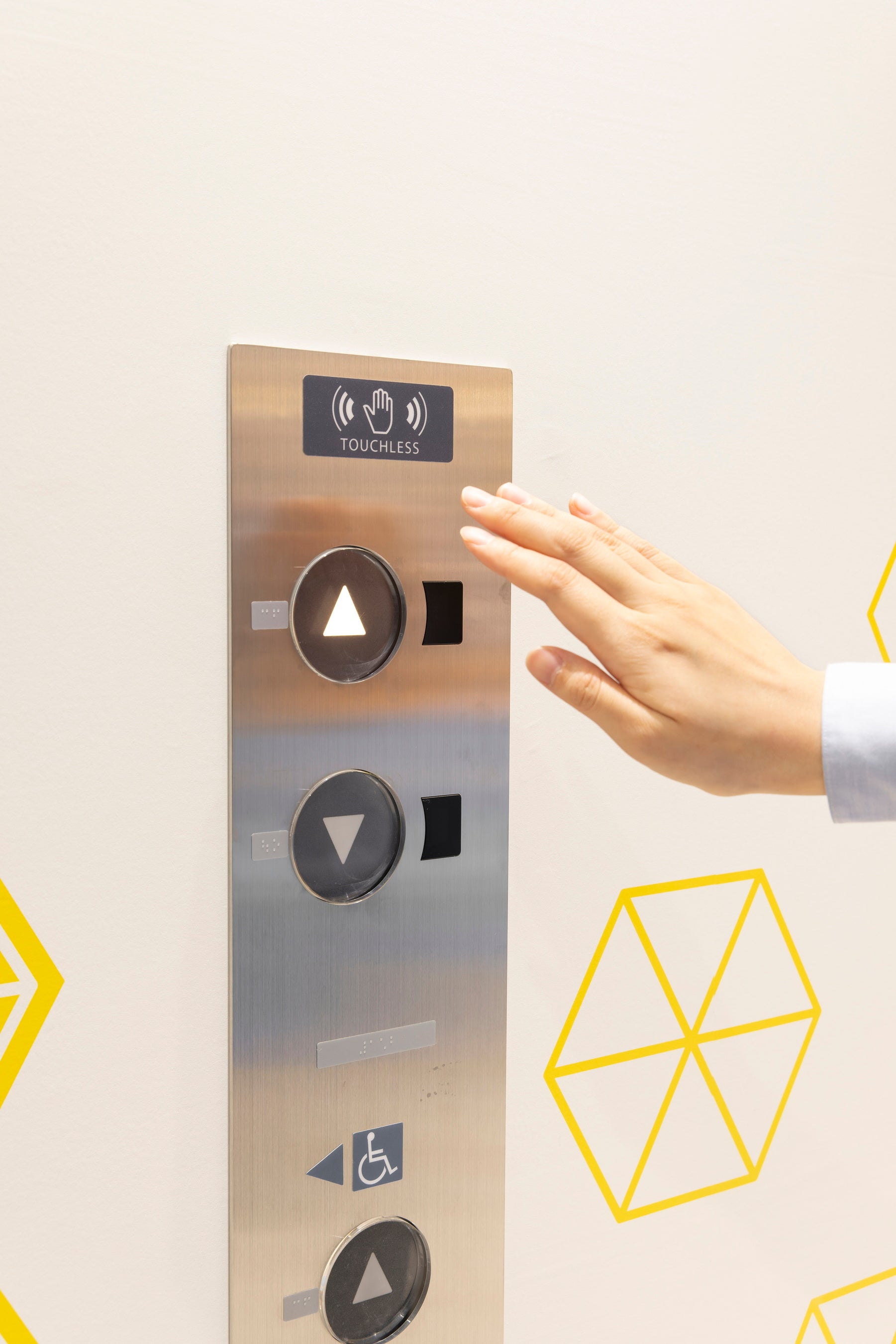 タッチレスで操作できるエアータップ