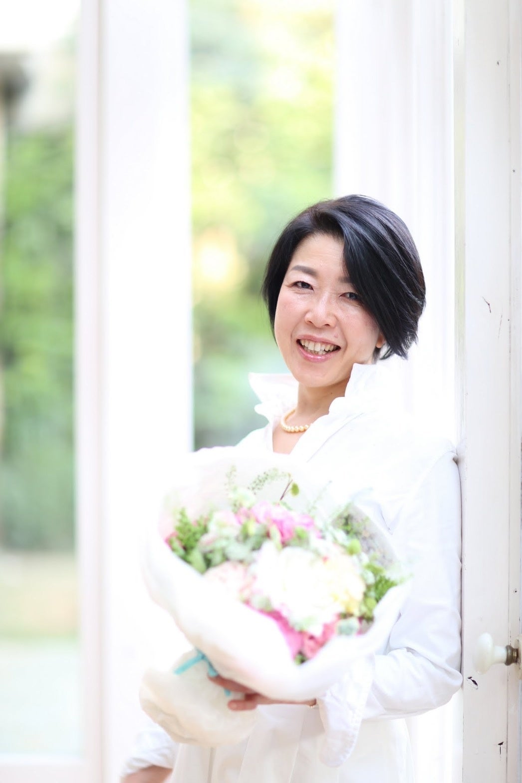 ひまわりのような明るさで、分けへだてのない振るまいで、いつも誰かを応援している人でした。