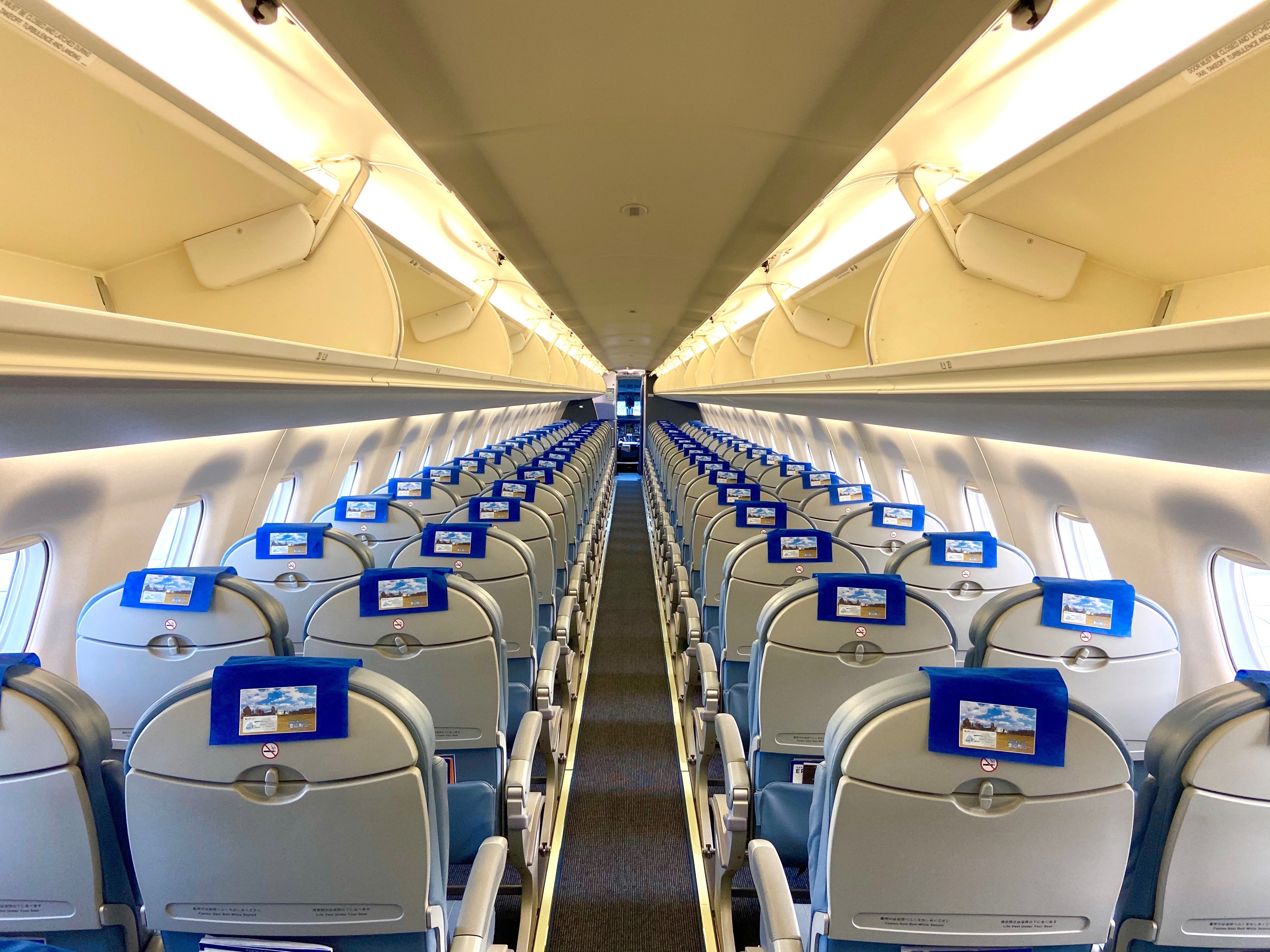 機内の様子（後方から）