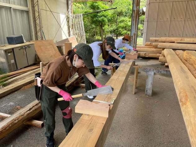 柱の加工の様子