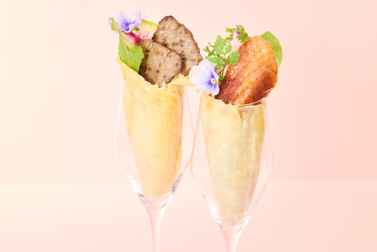 ▲銀座アスター／12階／「中華風クレープ　和牛北京ダック」