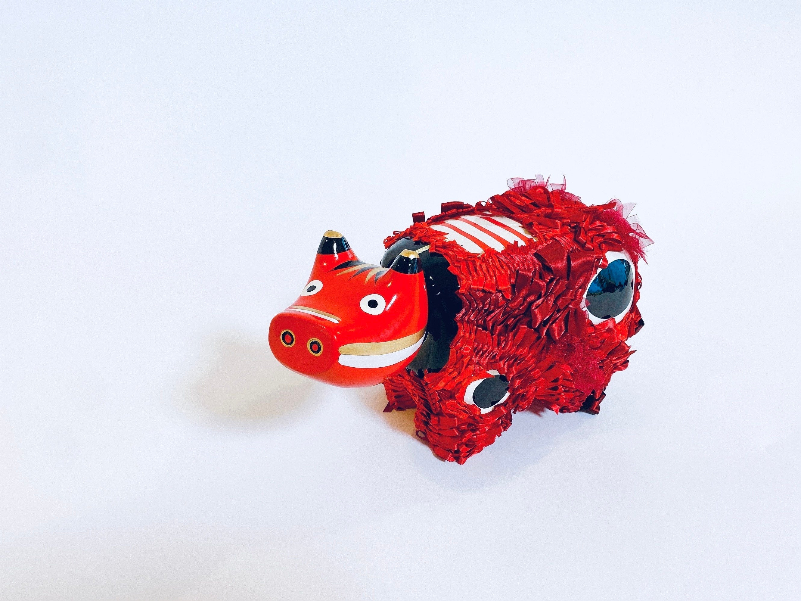 ↑のんのRibbonアートを纏った「赤べこ」