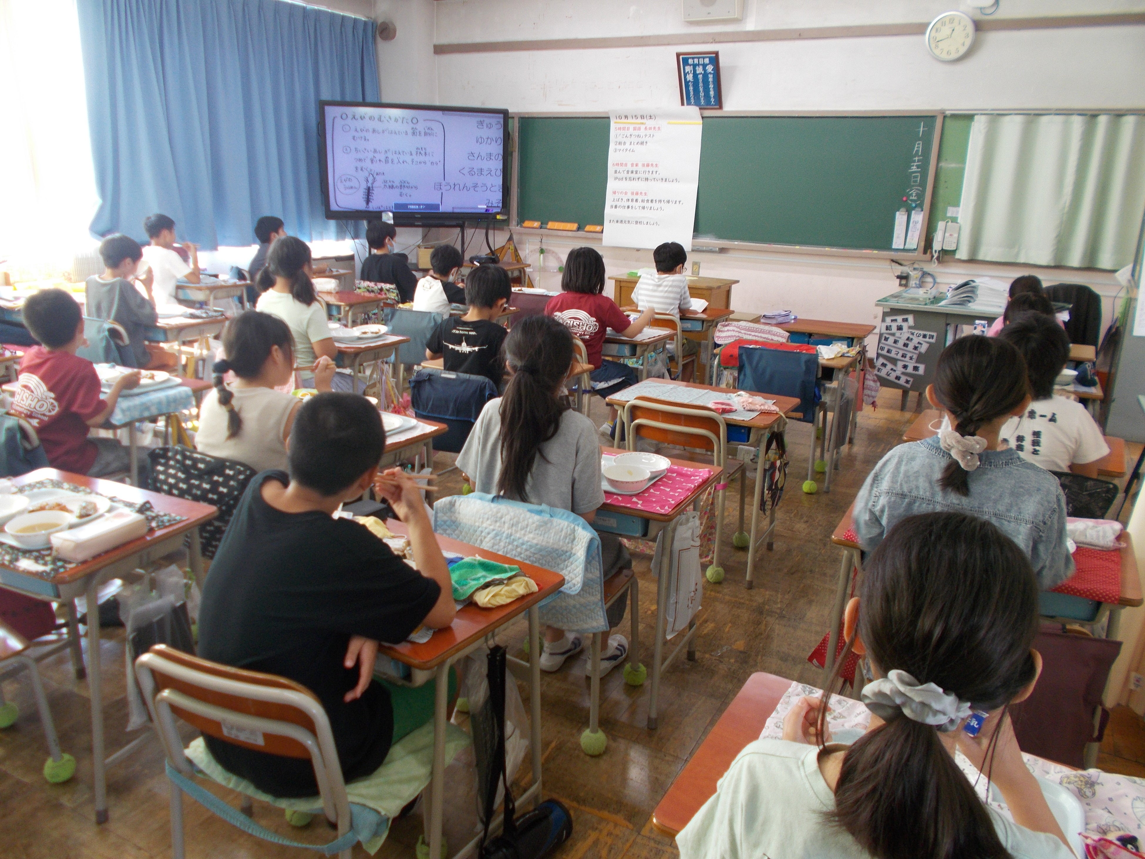 学校給食の様子５