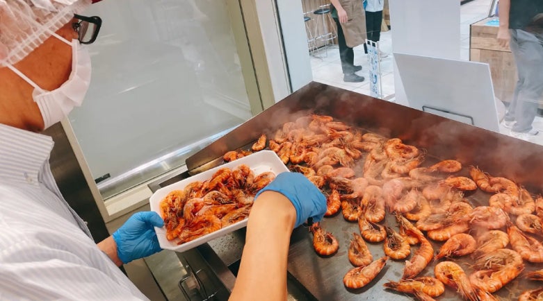 車海老の姿焼きを無料 イメージ写真