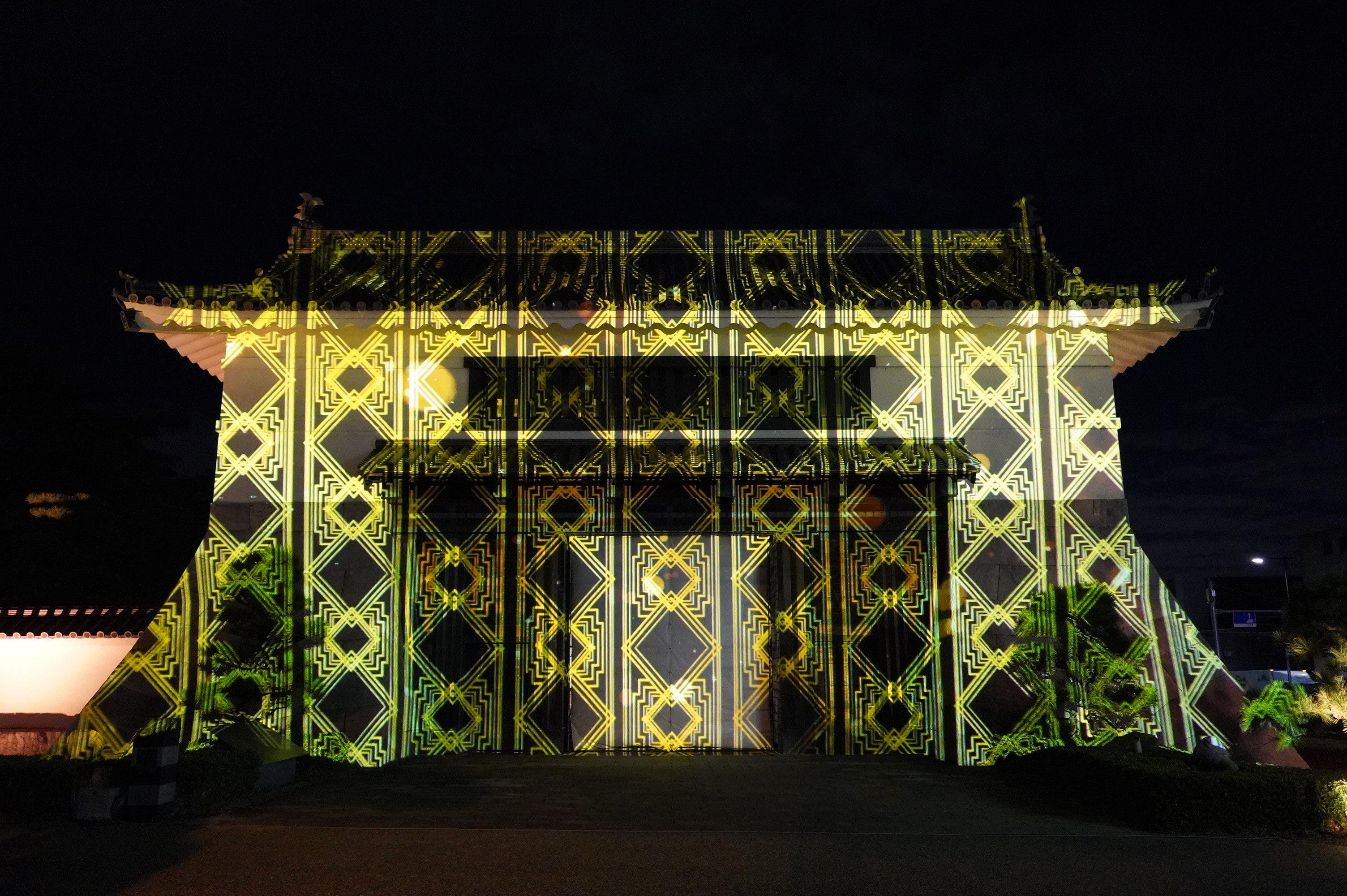 前年度の「岡崎城大手門 プロジェクションマッピング」開催風景