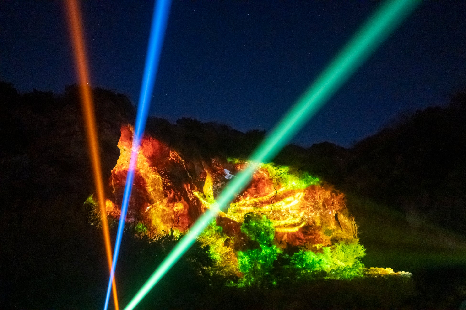 吉良屏風壁でのプロジェクションマッピングイベントの公式記録映像を公開 吉良屏風壁でのプロジェクションマッピングイベントの公式記録映像を公開