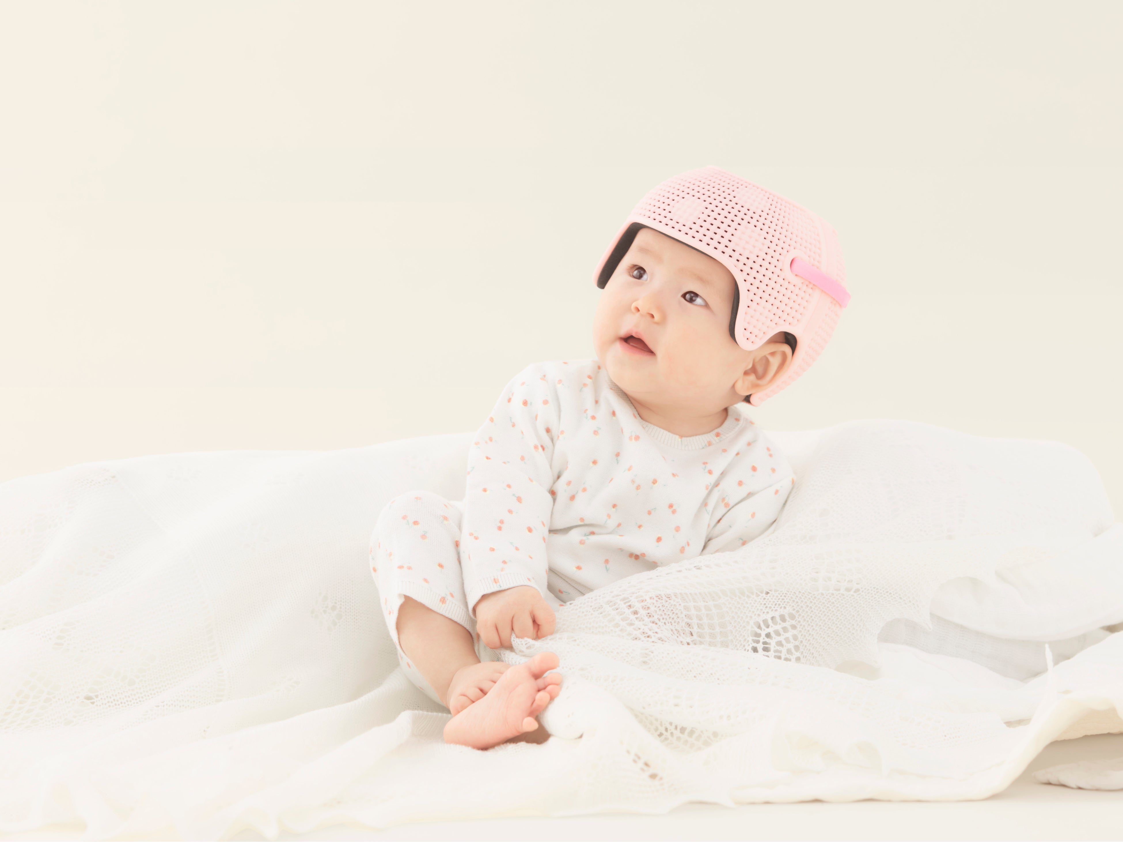 赤ちゃんの 頭のゆがみ を矯正するヘルメット クルム が22年度グッドデザイン賞受賞 株式会社ジャパン メディカル カンパニーのプレスリリース