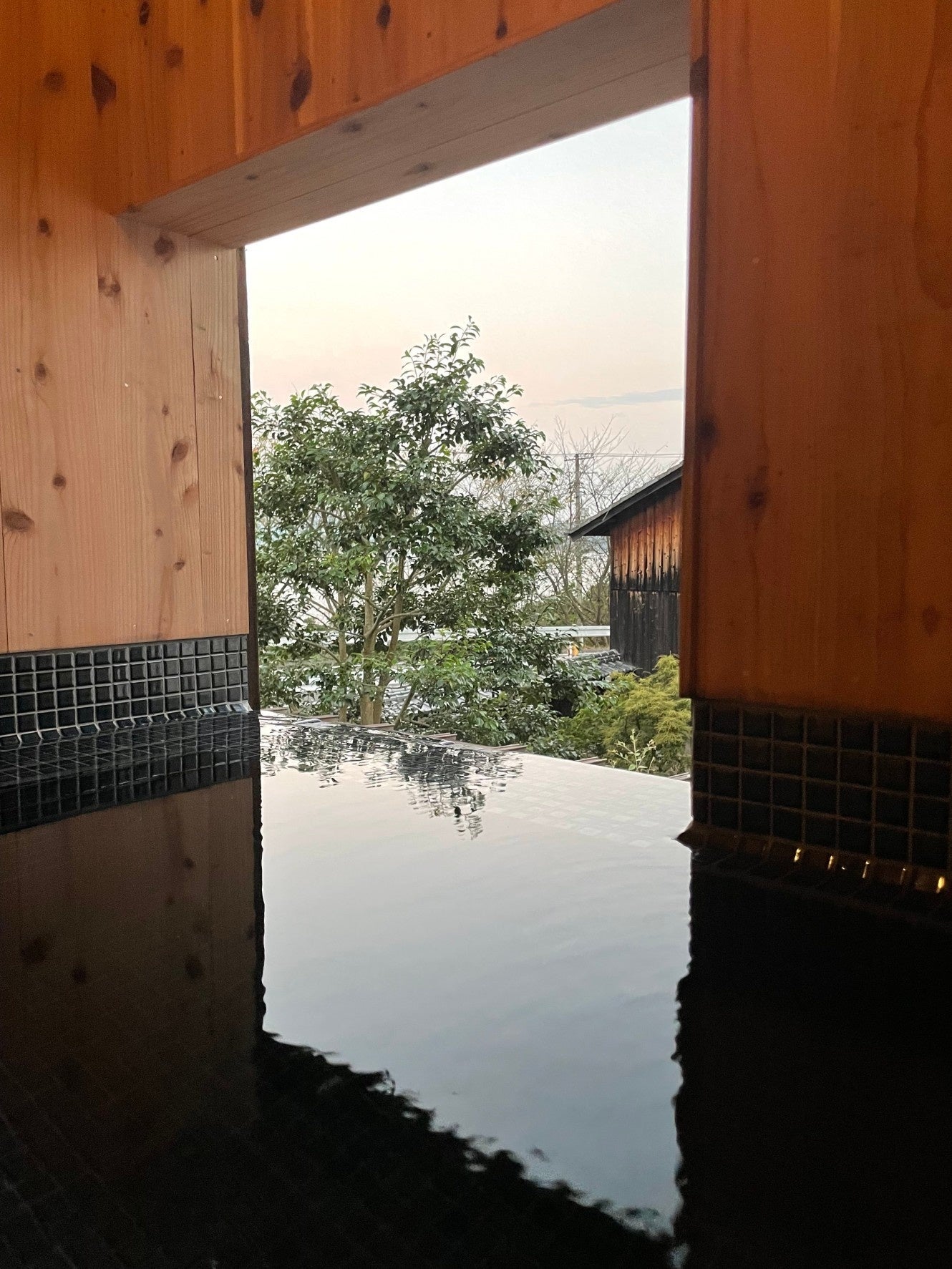 お風呂場から覗く景色