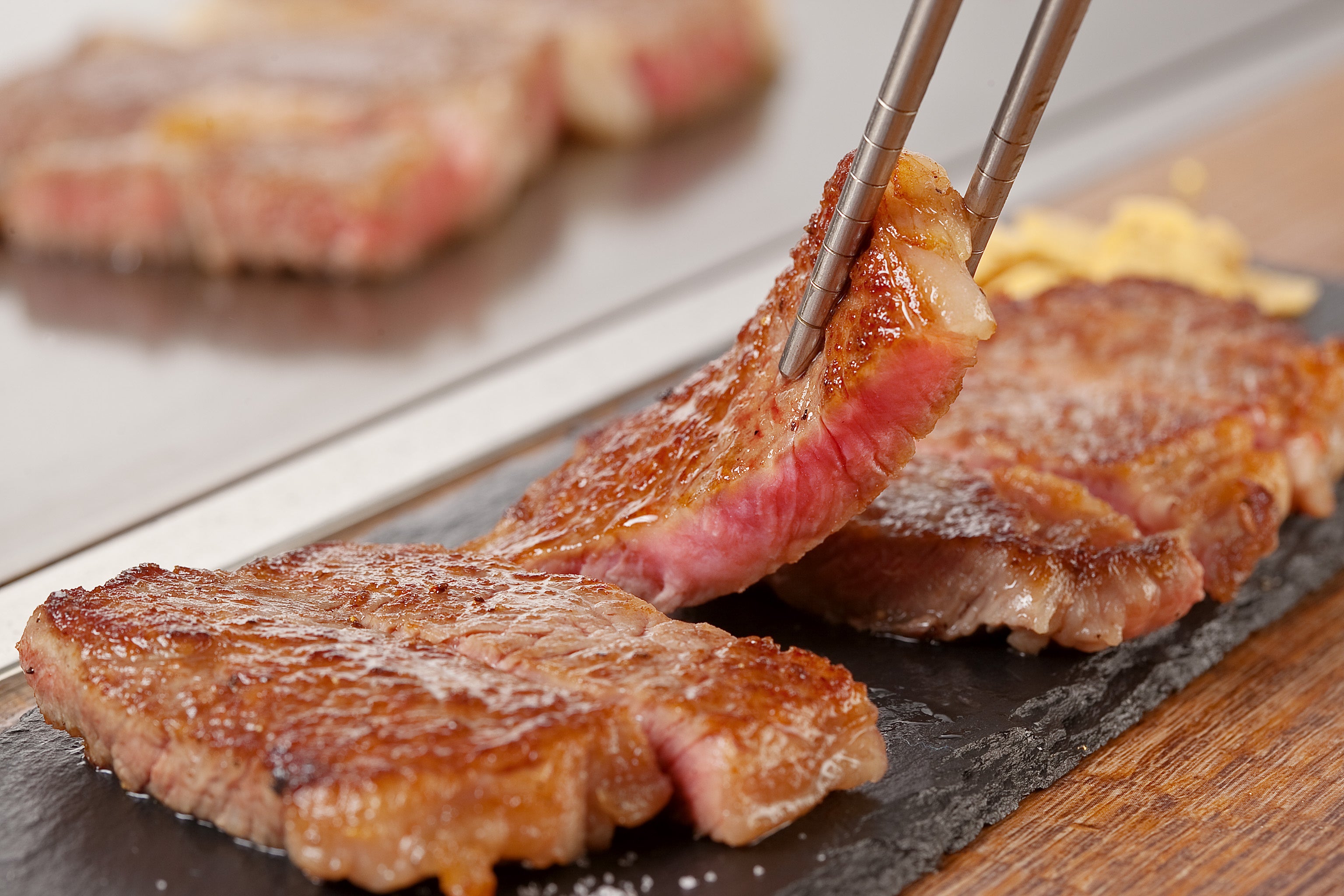 佐賀県伊万里産の伊万里牛ステーキ