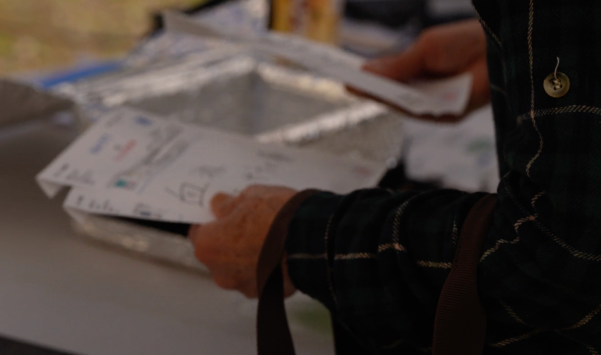 着陸地点にて医薬品の受け取り