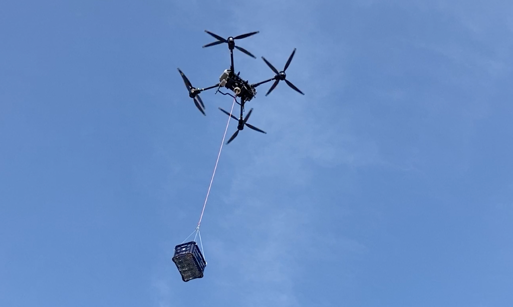 ウィンチシステムにより最大40kgのものを搬送が可能なFlyCart30