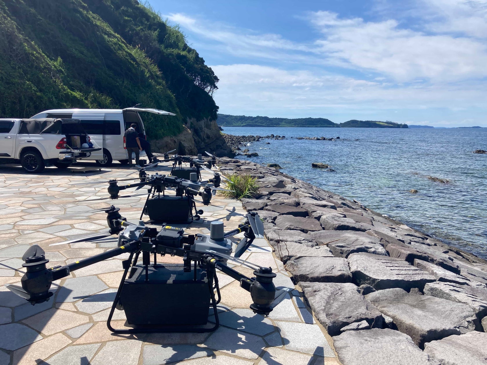 トルビズオン、全国初!三機のDJI FlyCart30が1トンの災害物資を離島にリレー輸送 | 株式会社トルビズオンのプレスリリース