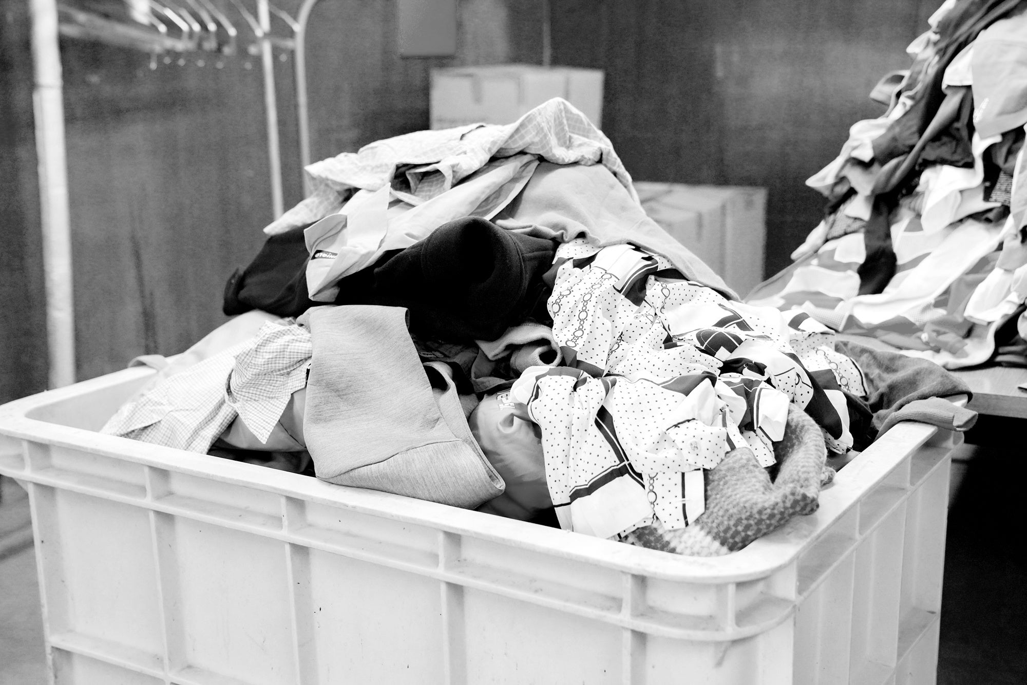 回収された大量の古着