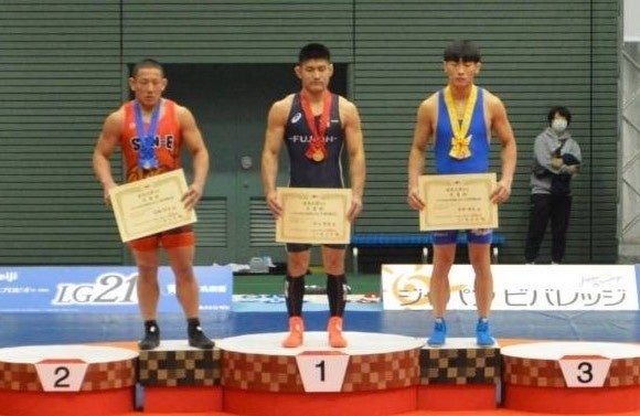 天皇杯全日本レスリング選手権大会表彰式の様子