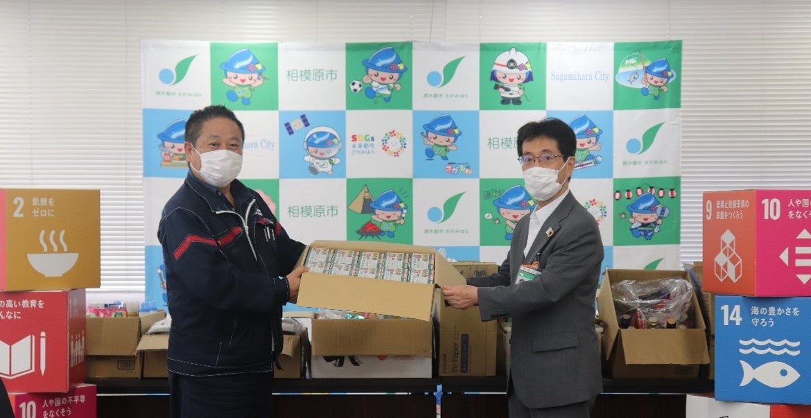 （左）富士ホールディングス株式会社 経営企画本部 総務部長 園部敏昭　（右）相模原市市長公室長　榎本哲也様 