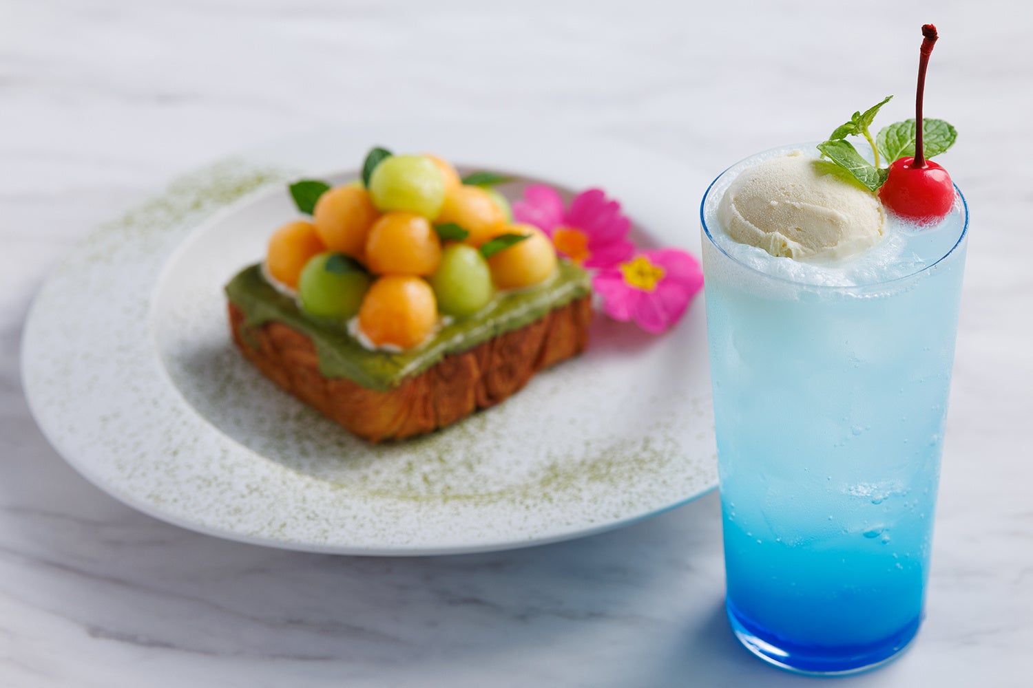 初夏のカクテル ～メロンのスイーツと共に～