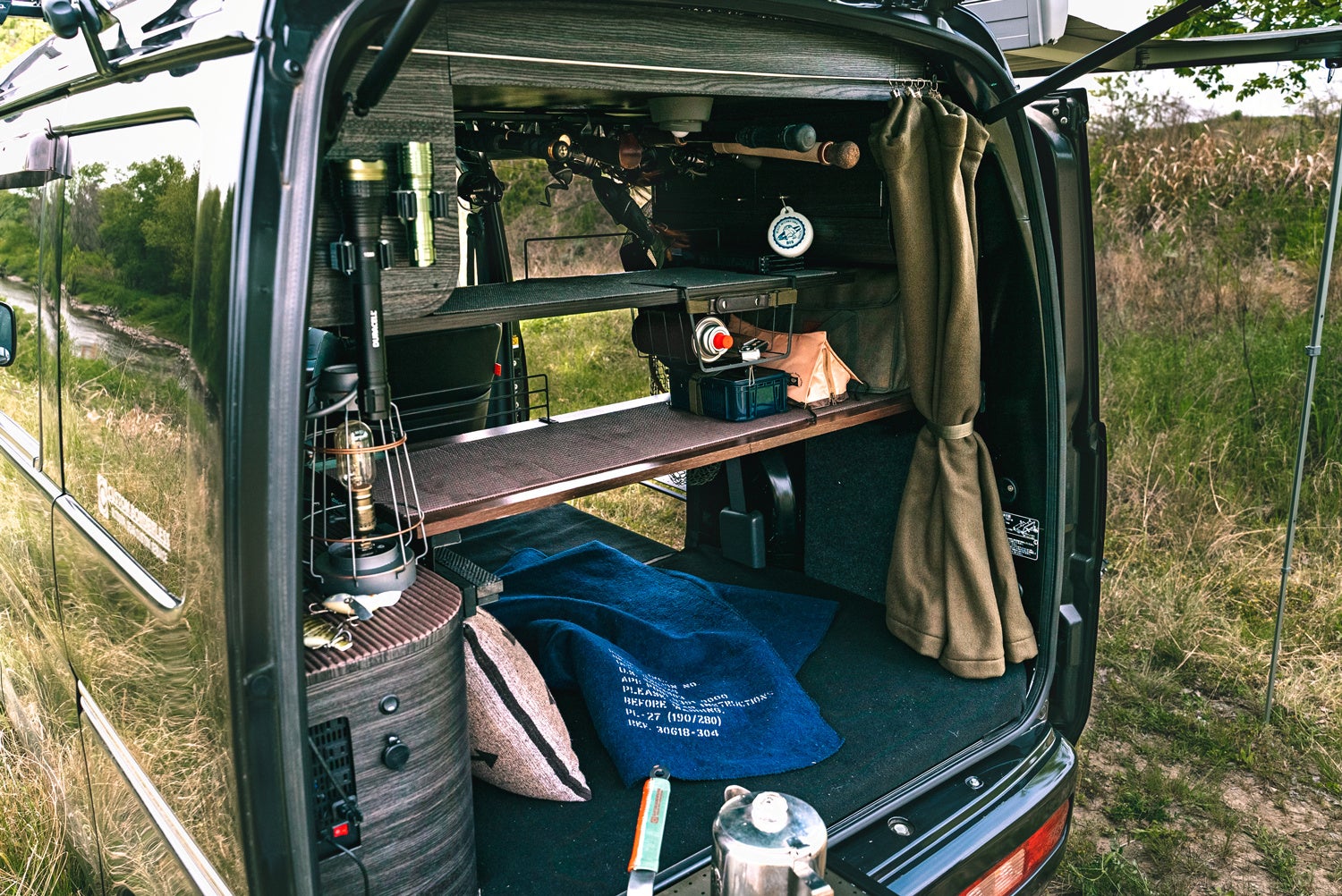 Shelf board ／カーテン