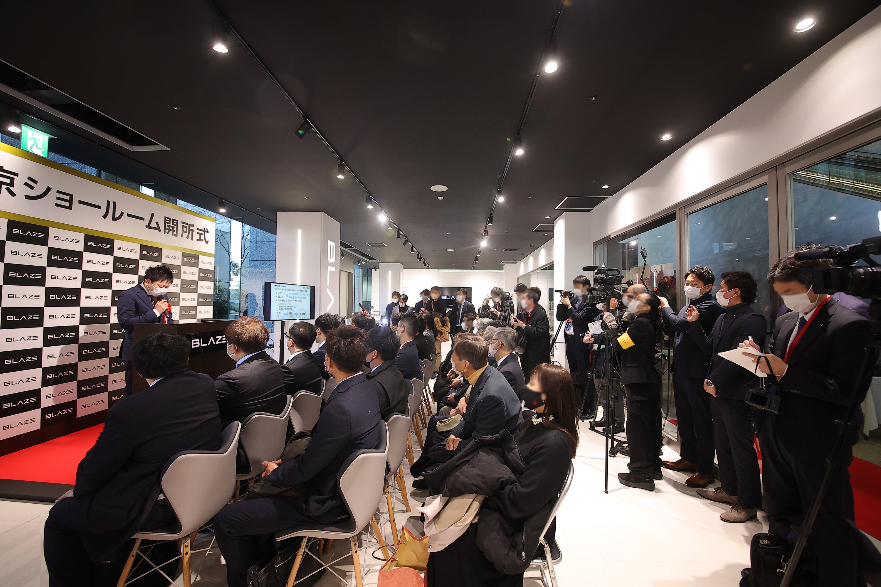 事業戦略説明を行う　株式会社ブレイズ代表取締役社長　市川秀幸