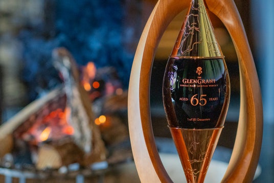 世界限定151本の希少なシングルモルトウイスキー「グレングラント 65年」開封式を開催 bar hotel箱根香山 世界限定151本の希少なシングルモルトウイスキー「グレングラント 65年」開封式を開催 bar hotel箱根香山