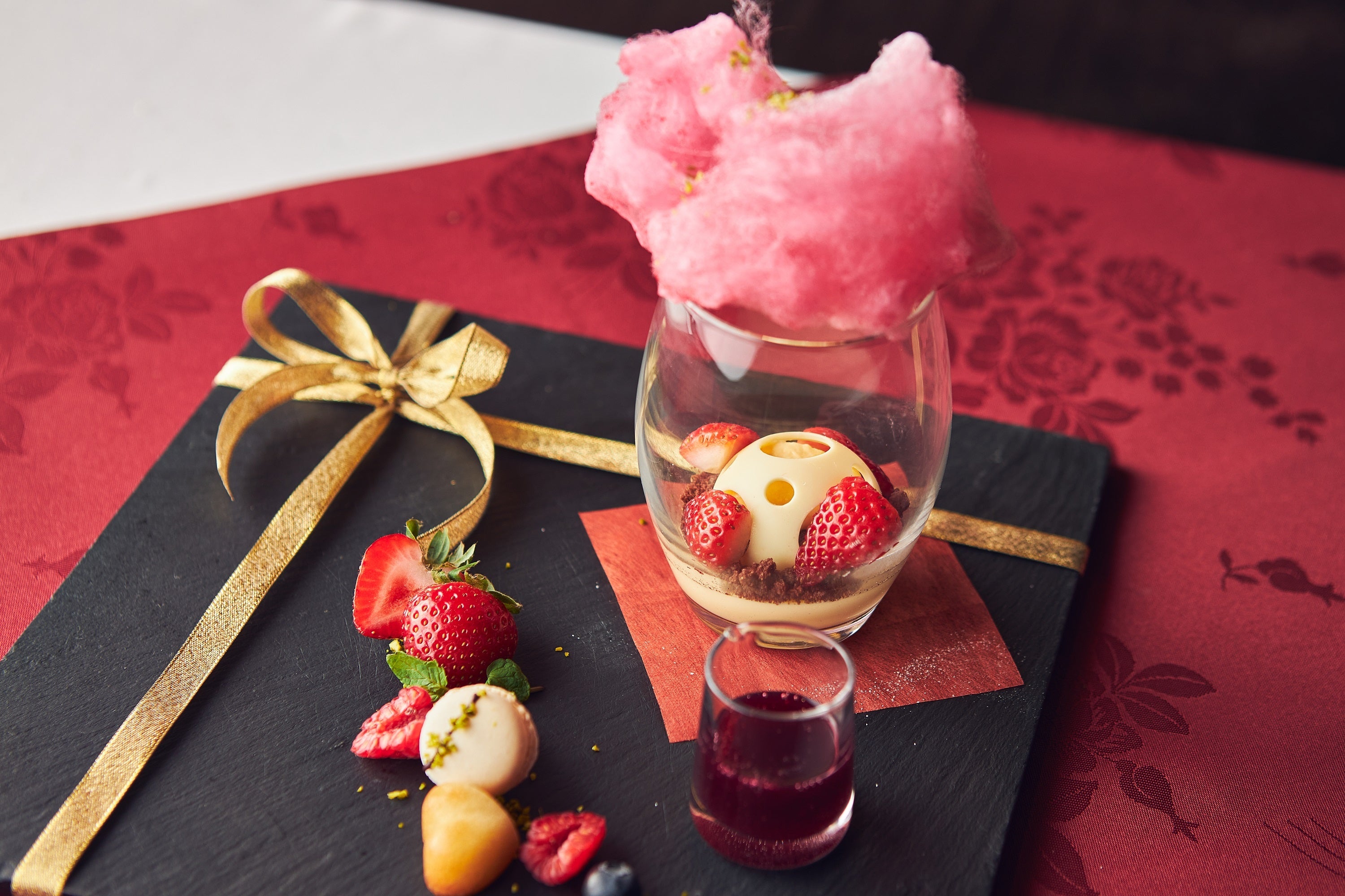 ホワイトチョコと生姜のヴェリーヌ　ヴァンショーのソース